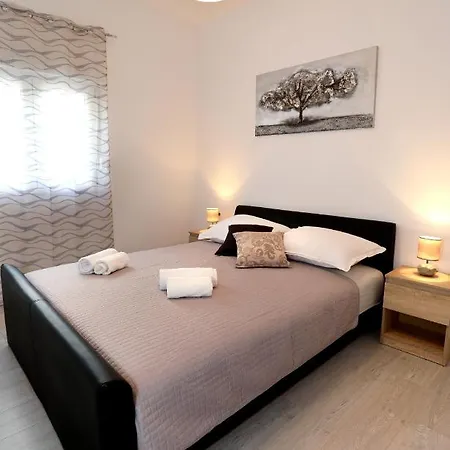 Mika Apartman *