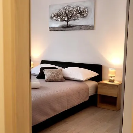 Mika Apartman Kastela