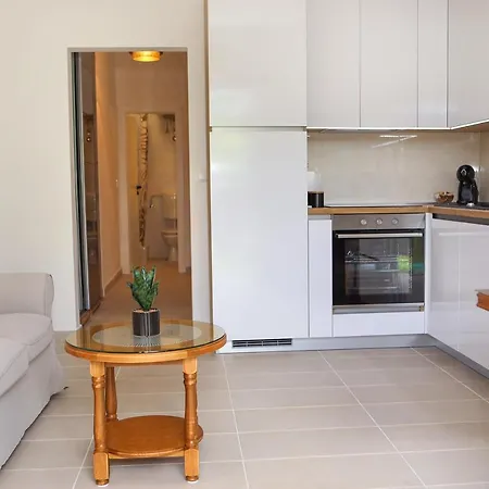 Mika Apartman *