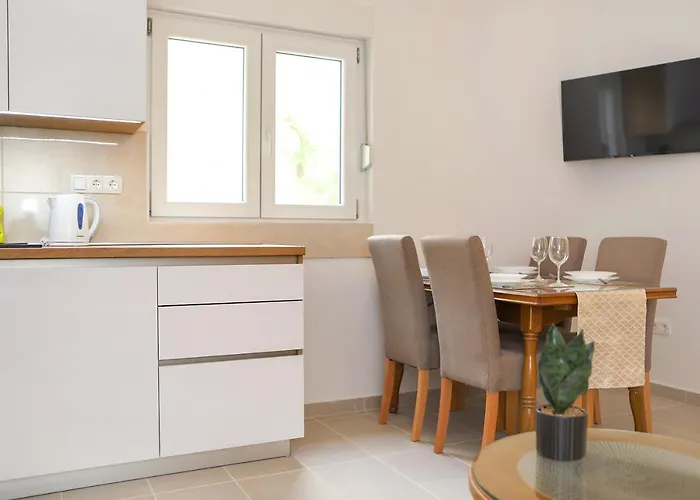 Mika Lejlighed Kaštela